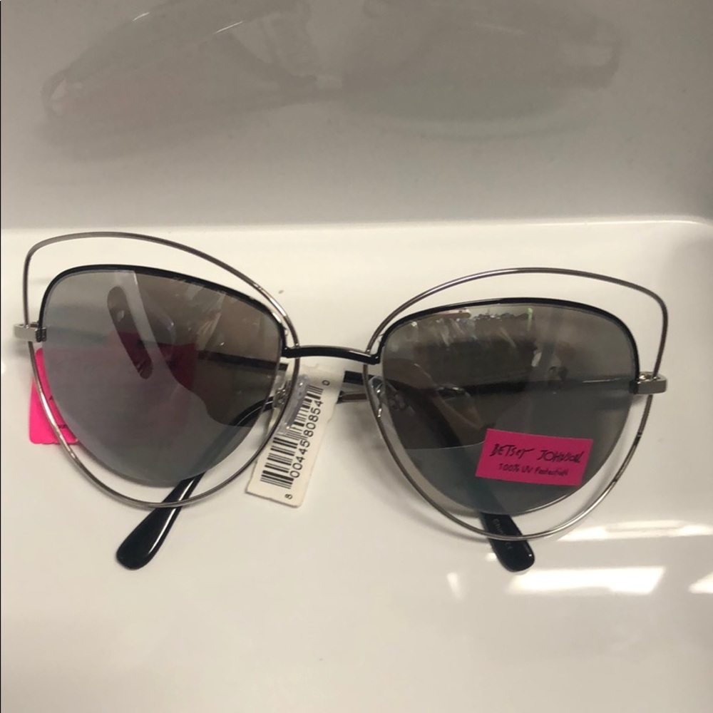 💜 Betsey Johnson Black/ Silver Sunglasses